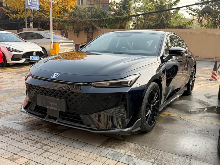 Фото 1 - Changan UNI-V