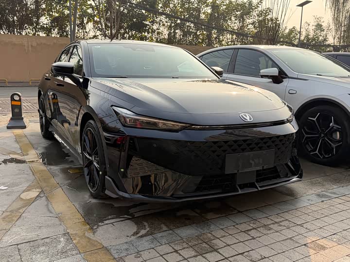 Фото 3 - Changan UNI-V