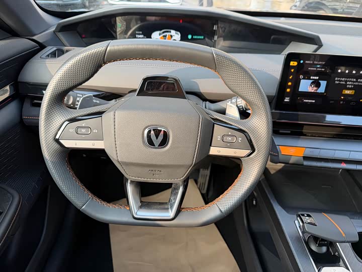 Фото 7 - Changan UNI-V