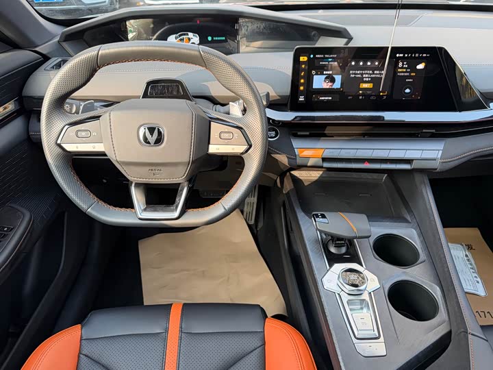 Фото 8 - Changan UNI-V