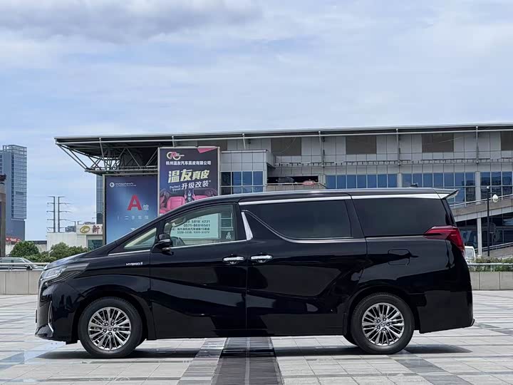 Фото 3 - Toyota Alphard