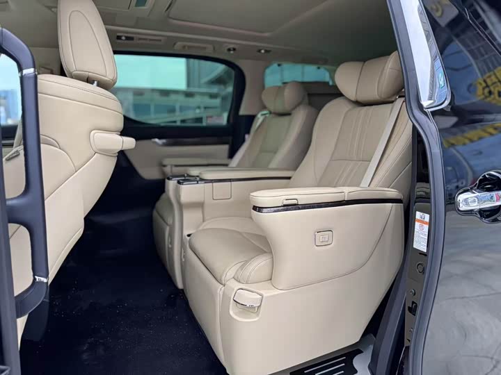 Фото 7 - Toyota Alphard