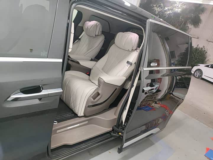 Фото 4 - Denza D9