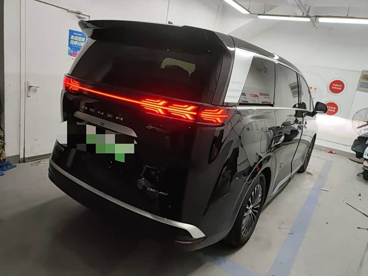 Фото 7 - Denza D9