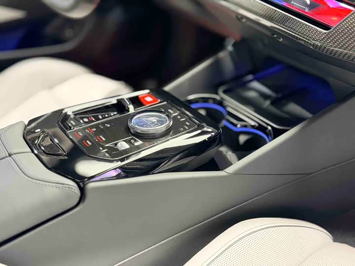 Фото 12 - BMW M5 Hybrid