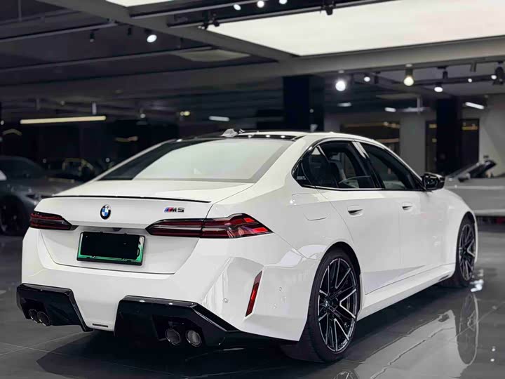 Фото 6 - BMW M5 Hybrid