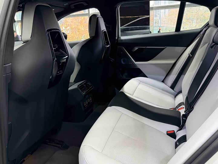 Фото 9 - BMW M5 Hybrid