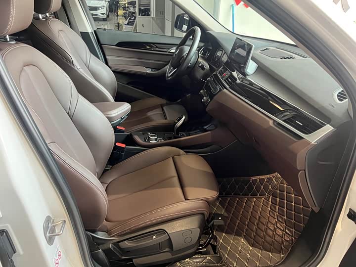 Фото 10 - BMW X1