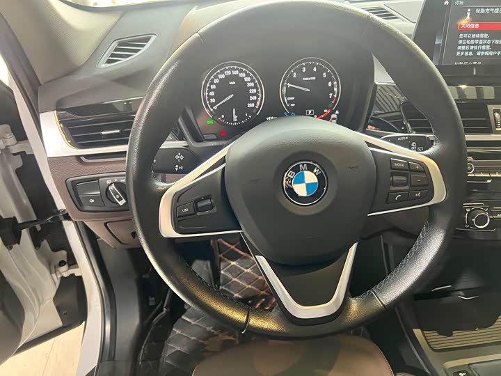 Фото 6 - BMW X1