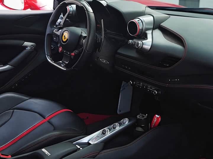 Фото 10 - Ferrari F8