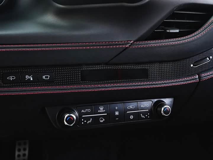 Фото 13 - Ferrari F8