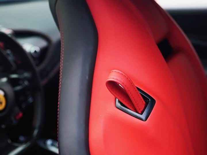 Фото 15 - Ferrari F8