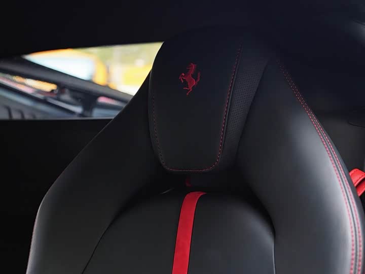 Фото 18 - Ferrari F8