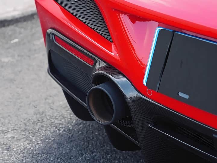 Фото 4 - Ferrari F8