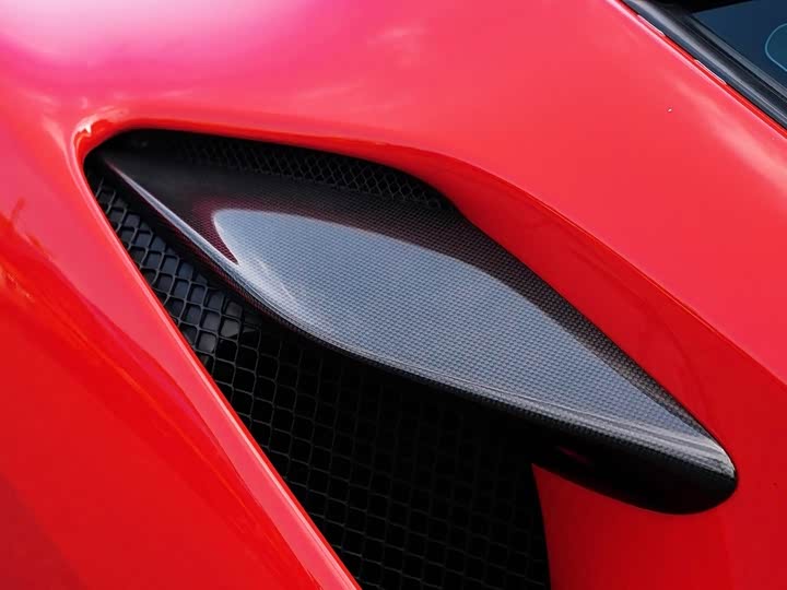 Фото 6 - Ferrari F8