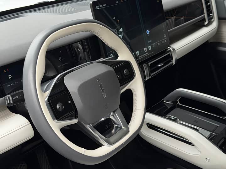 Фото 15 - Chery iCar 03