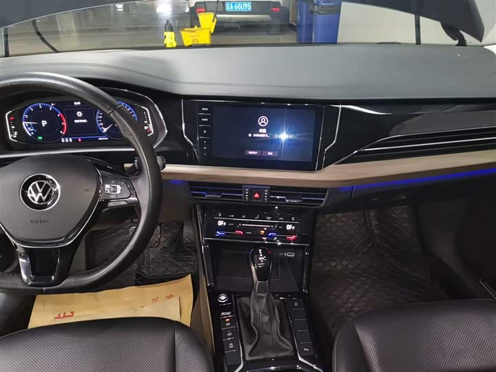 Фото 13 - Volkswagen Passat