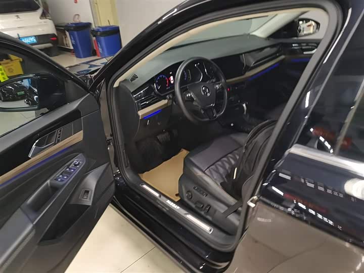 Фото 15 - Volkswagen Passat