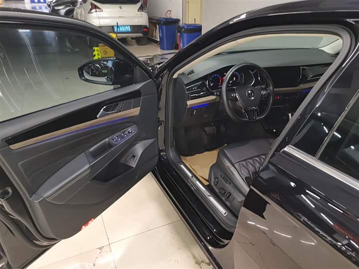 Фото 16 - Volkswagen Passat