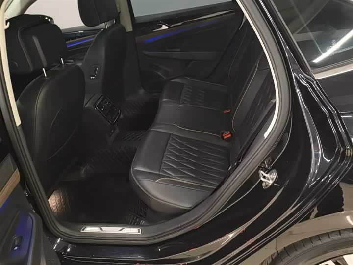 Фото 17 - Volkswagen Passat