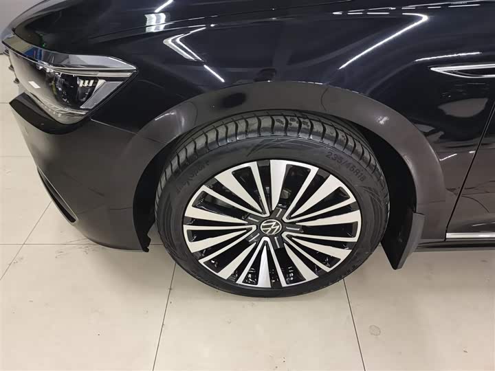 Фото 23 - Volkswagen Passat