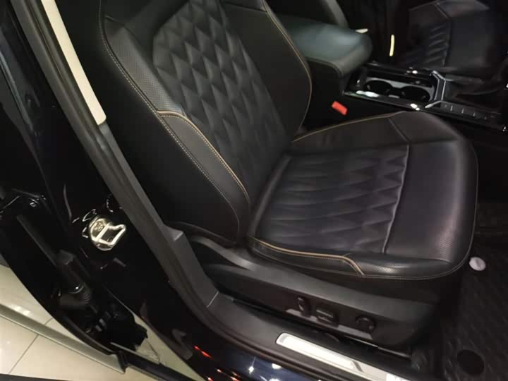 Фото 25 - Volkswagen Passat