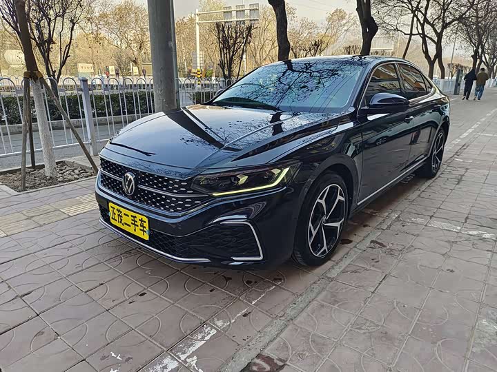 Фото 1 - Volkswagen Passat