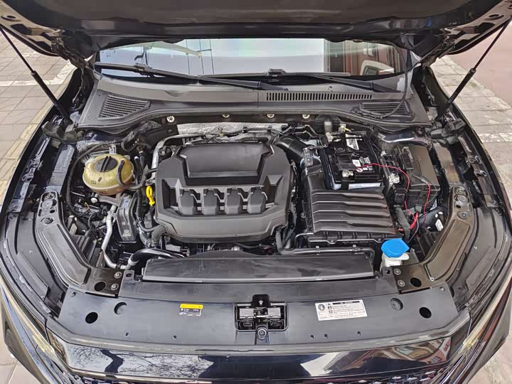 Фото 12 - Volkswagen Passat