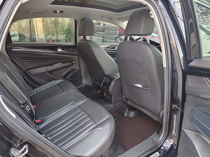 Фото 8 - Volkswagen Passat