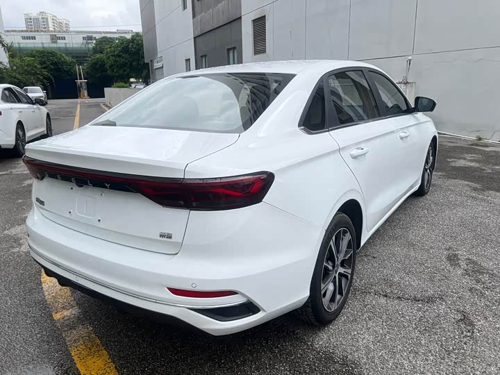 Фото 11 - Geely Emgrand