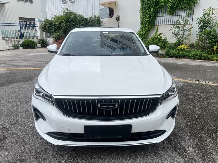 Фото 2 - Geely Emgrand