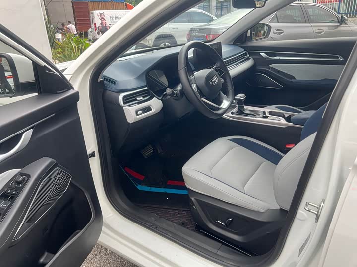 Фото 4 - Geely Emgrand