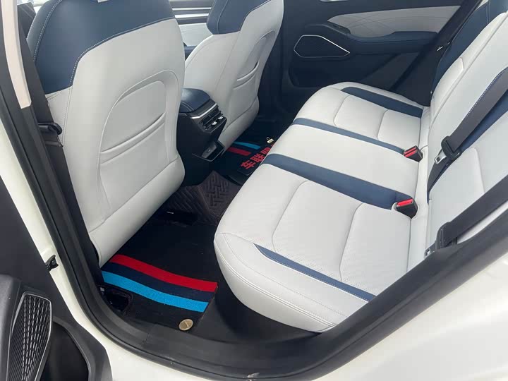 Фото 8 - Geely Emgrand