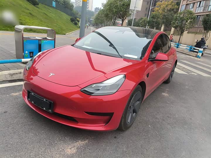 Фото 2 - Tesla Model 3