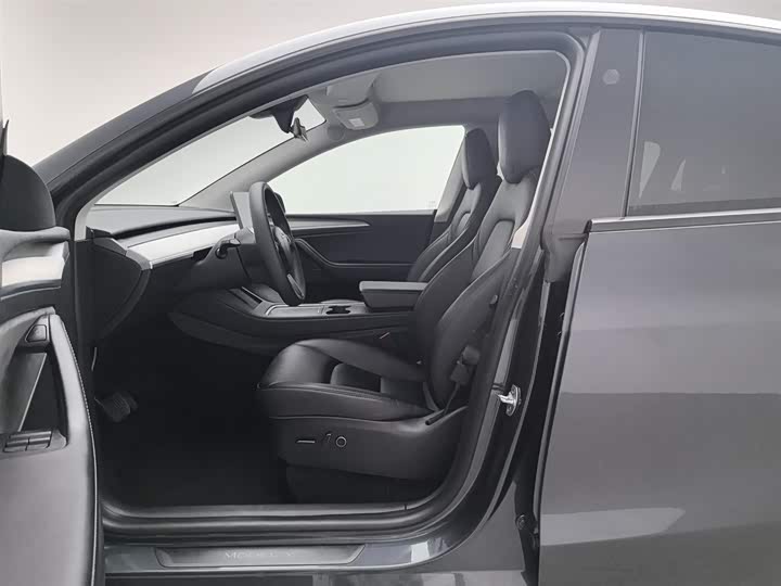 Фото 10 - Tesla Model Y