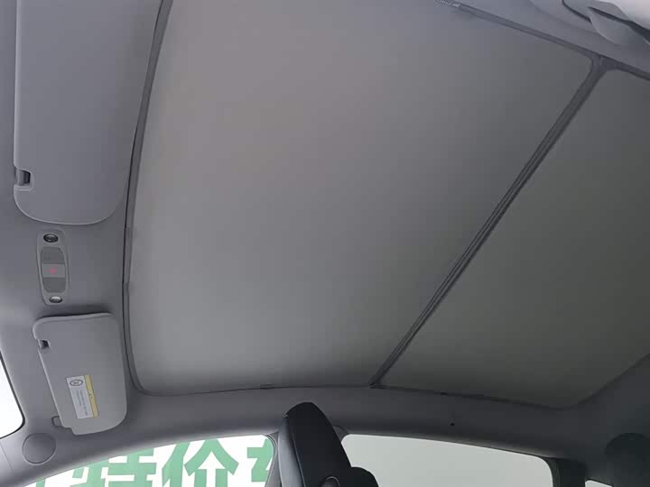 Фото 14 - Tesla Model Y