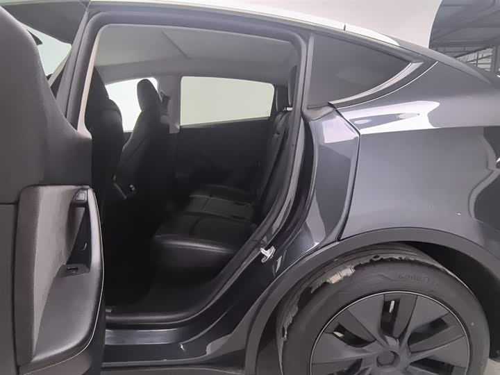 Фото 15 - Tesla Model Y