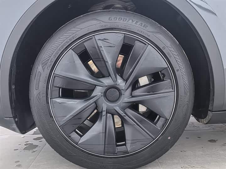 Фото 17 - Tesla Model Y