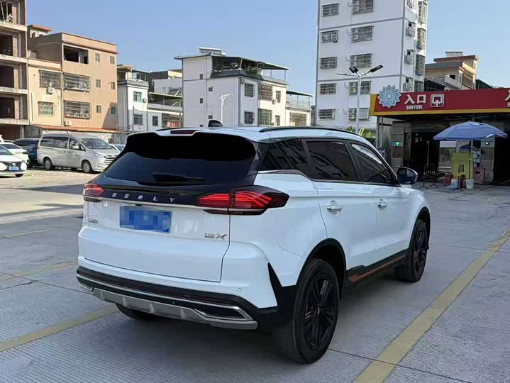 Фото 3 - Geely Atlas