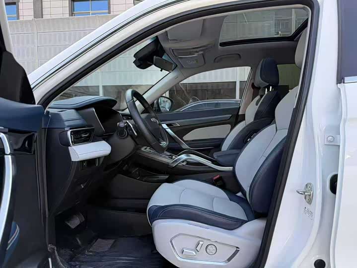 Фото 4 - Geely Atlas