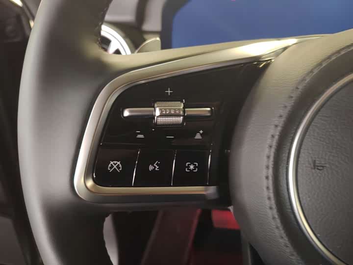 Фото 13 - Tank 400 Hybrid