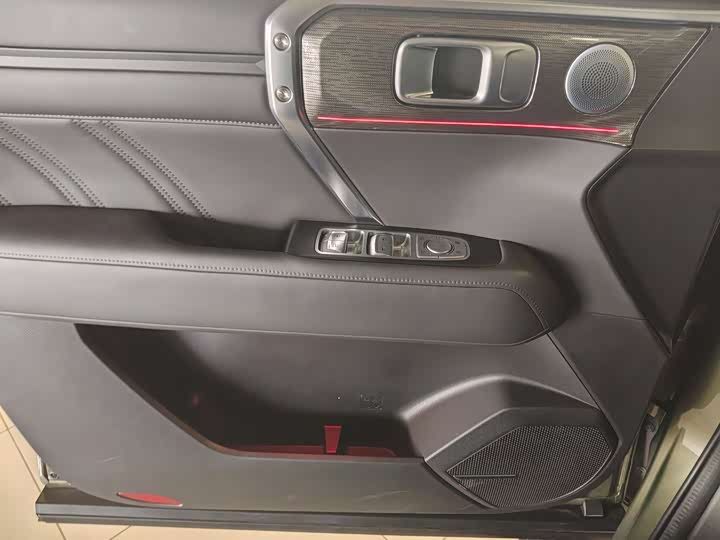 Фото 18 - Tank 400 Hybrid