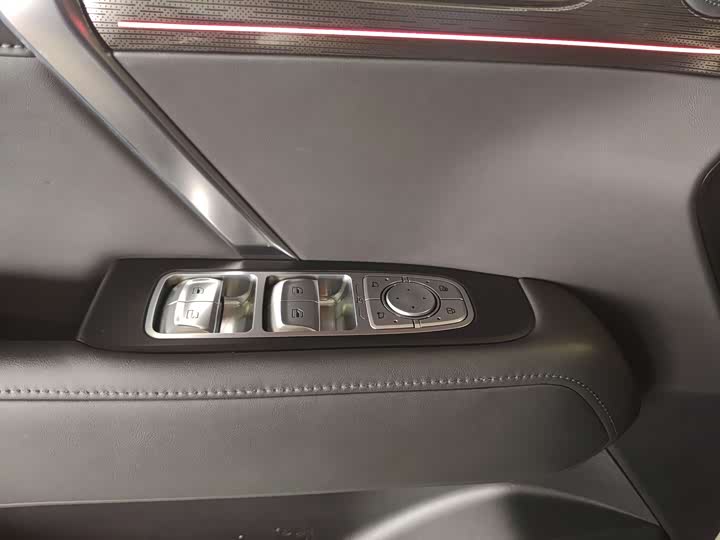 Фото 19 - Tank 400 Hybrid