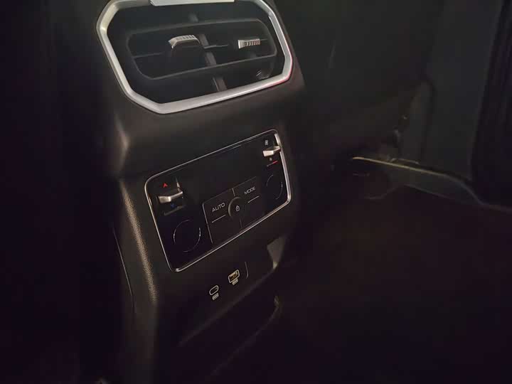 Фото 24 - Tank 400 Hybrid