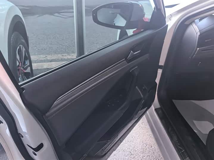 Фото 7 - Volkswagen Sagitar L