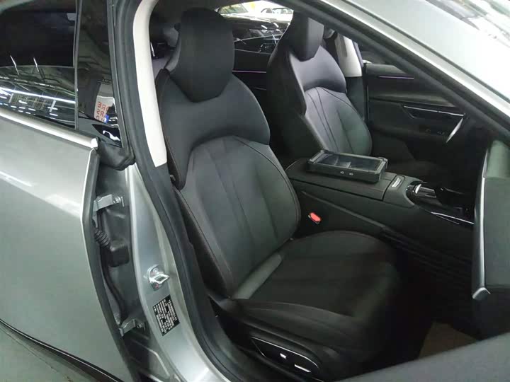 Фото 25 - XPeng P7