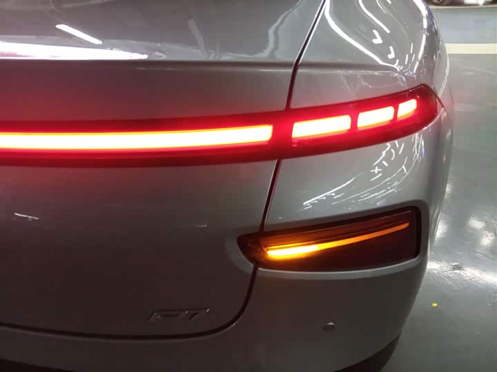 Фото 8 - XPeng P7