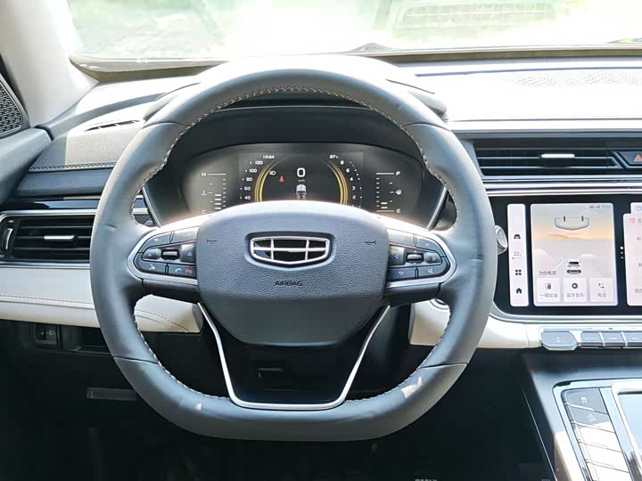 Фото 12 - Geely Atlas