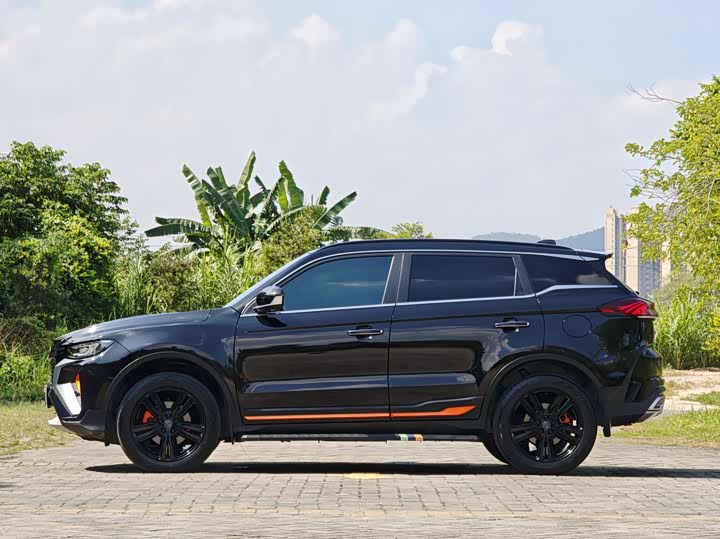 Фото 16 - Geely Atlas