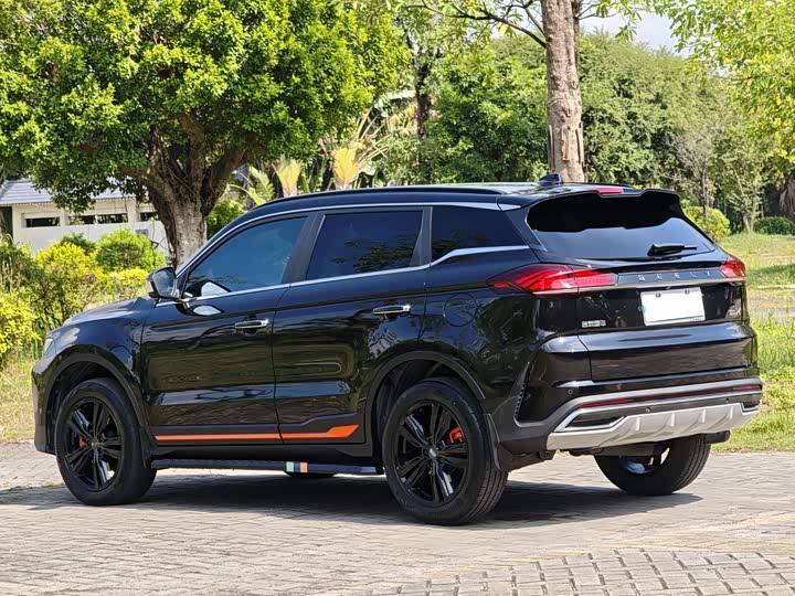 Фото 17 - Geely Atlas